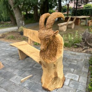 Skulpturen-Bank