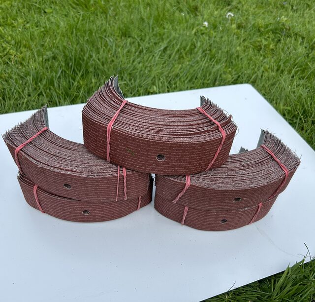 Geschlitztes Schleifpapier